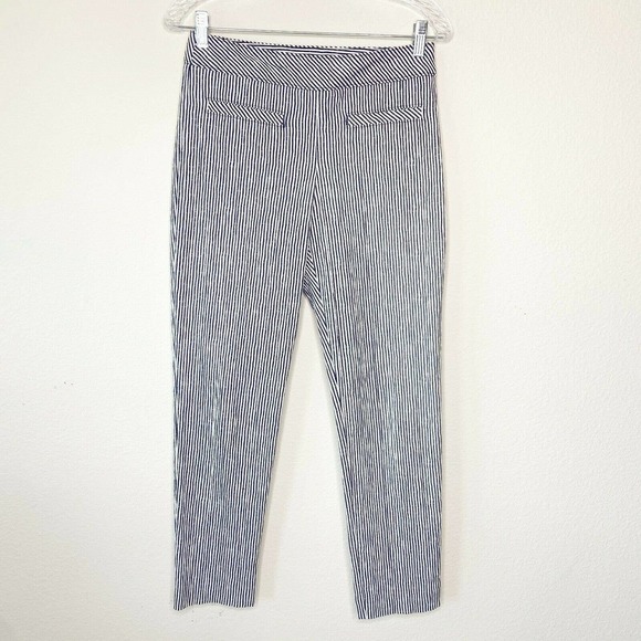 Trina Turk Seersucker Flat Front Cropped Pants - Picture 2 of 9